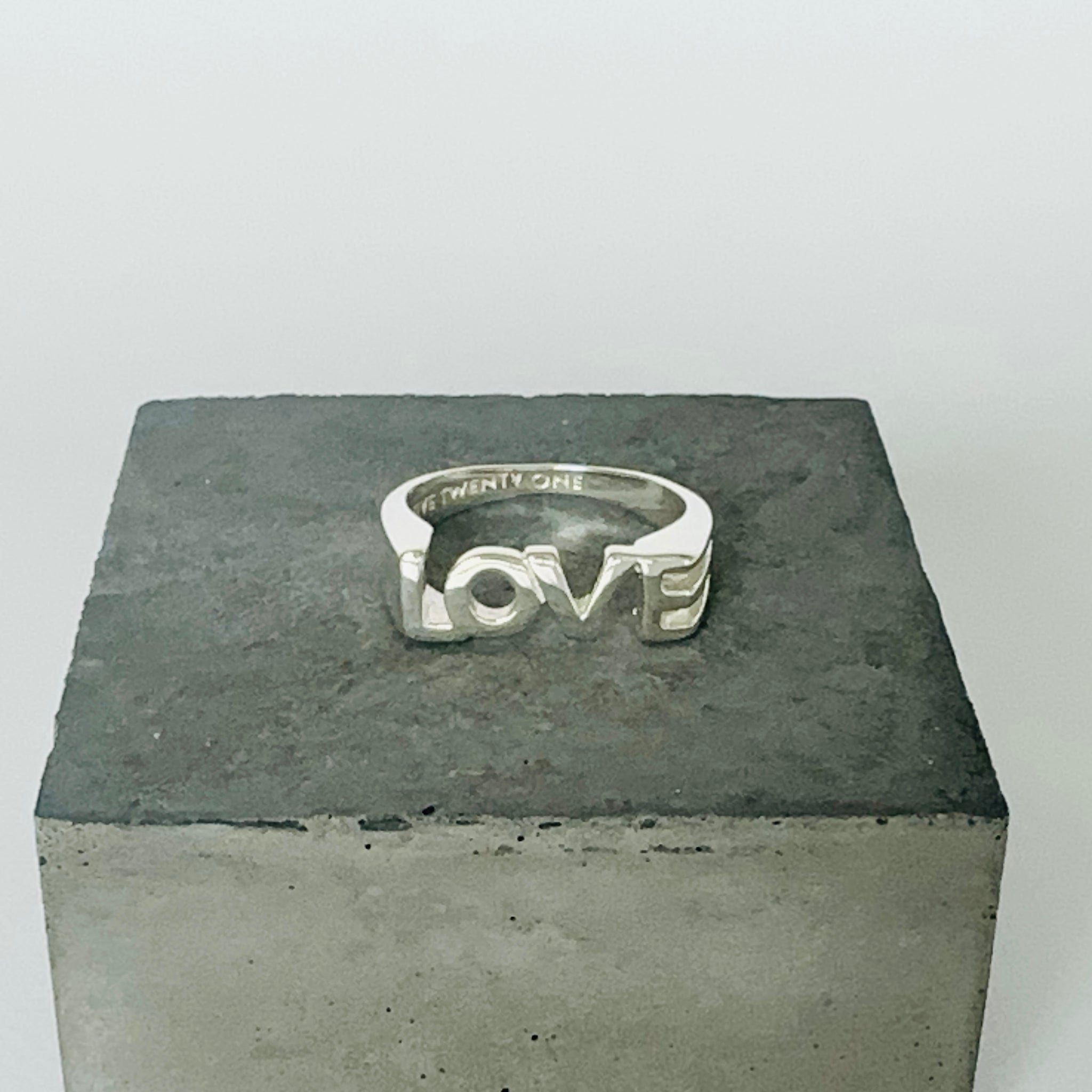 LOVE – FIVETWENTYONE521